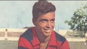 O “Violino” da Gávea: A Elegância de Carlinhos, o Maestro que Ensinou o Flamengo a Ser Tricampeão